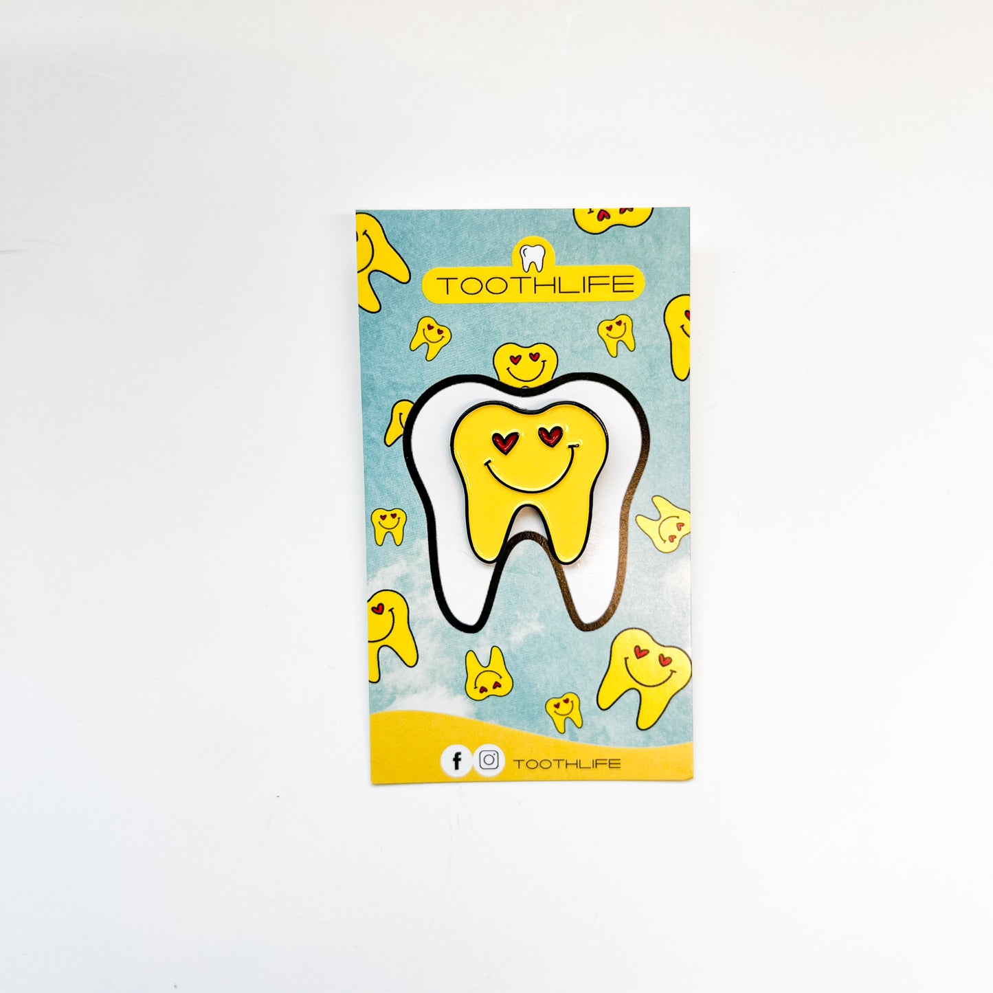 Heart Eyes Tooth Pin